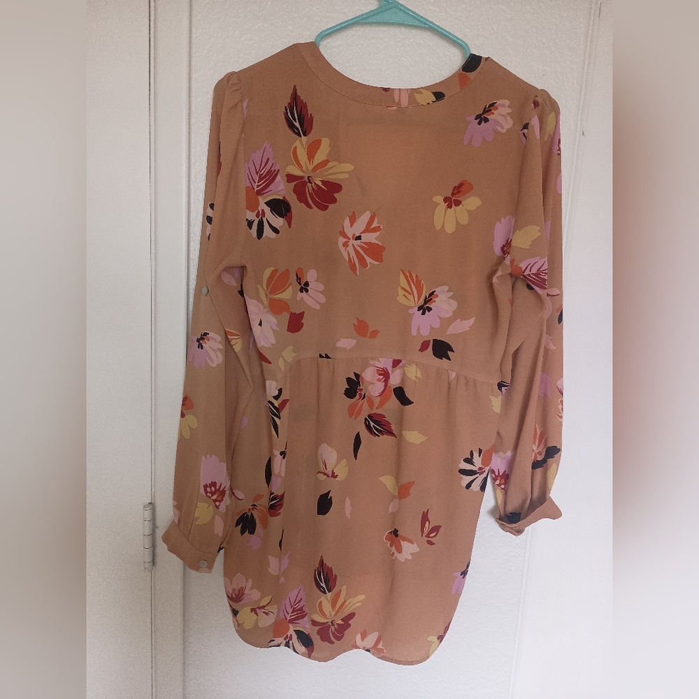 Floral Button-Up Blouse - Picture 3 of 3